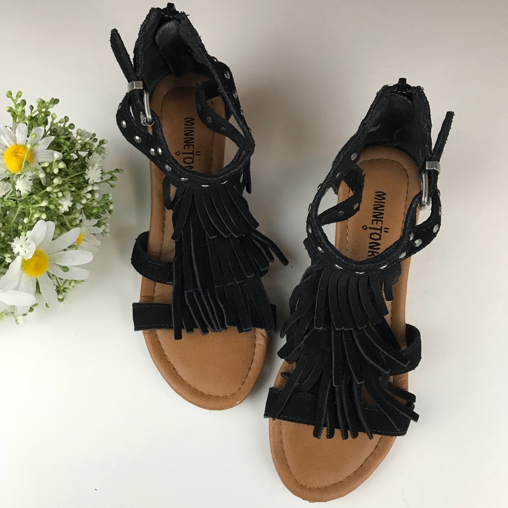 Minnetonka suede fringe black sandal sz 5